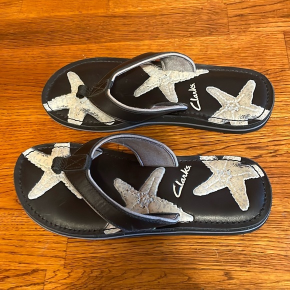 Clarks Shoes - CLARKS Leather Flip Flop Nautical Theme - size womens 8